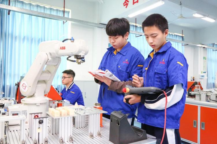 学历认定与毕业政策:技工院校中级工班、高级工班、预备技师班毕业生分... 学历认定与毕业政策:技工院校中级工班、高级工班、预备技师班毕业生分...